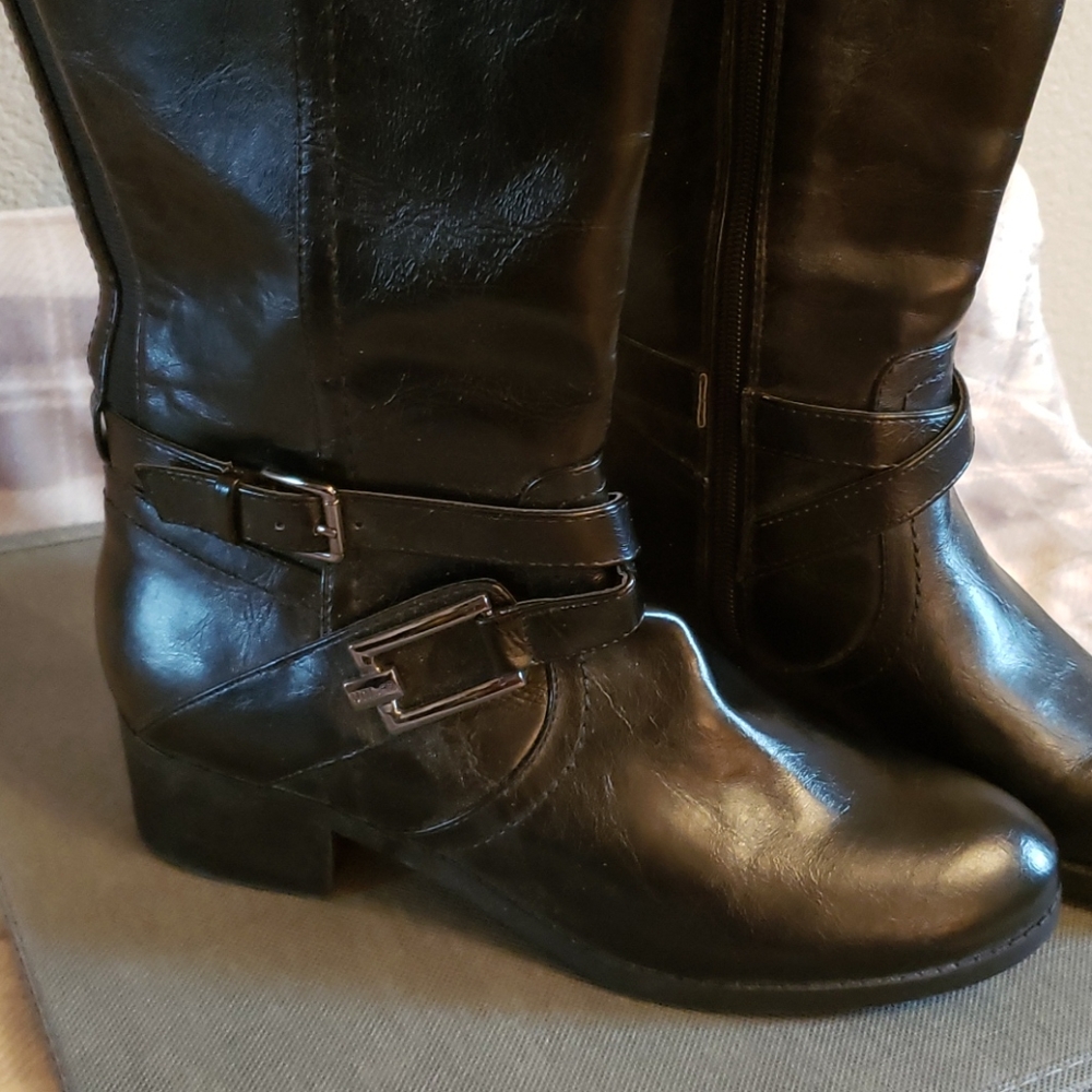 Boots - Picture 2 of 6